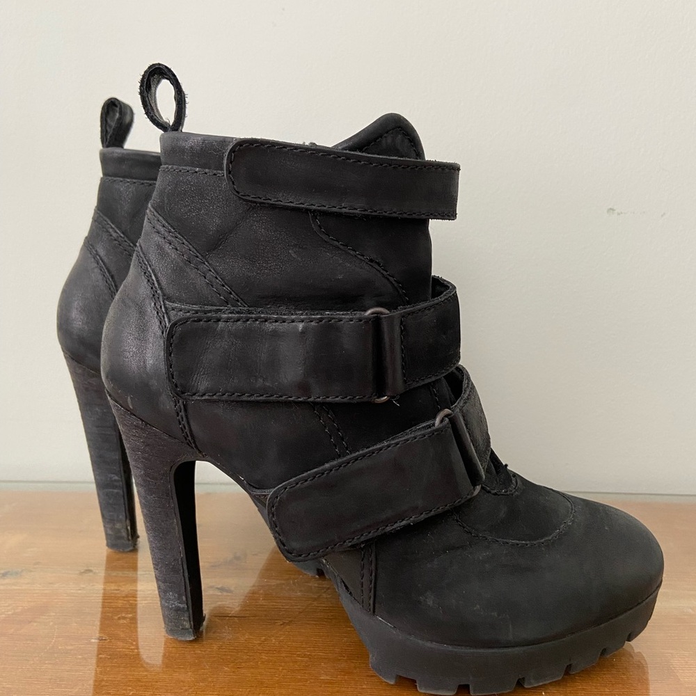 Steve Madden Black Strapped Heeled Boots